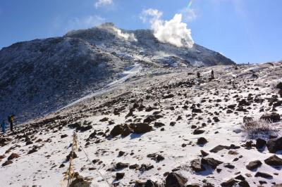 雪化粧の那須岳と山麓キャンプ