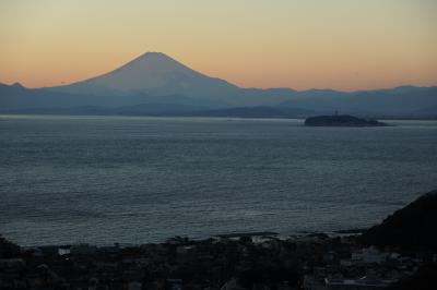 葉山の仙元山で夕陽を眺める