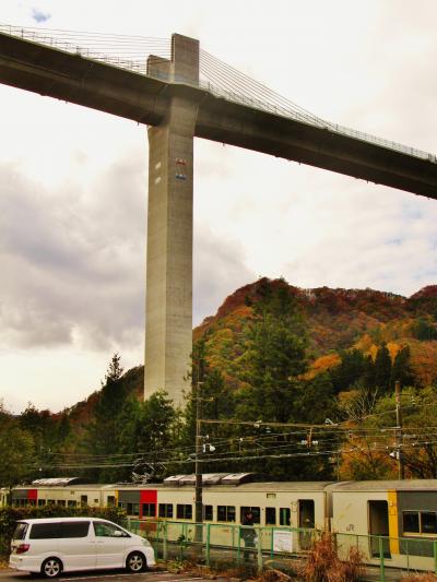 川原湯温泉駅付近　湖面１号橋が完成間近　☆八ッ場ダム湖に沈む地域 