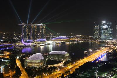 福岡からシンガポール航空ビジネスクラスでの赴任地へ。。ついでにシンガポールで夜景を楽しみました。