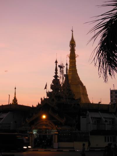 ヤンゴン2014・・・(1)知らぬが仏で昆明をクリア　夕暮れのスーレーで祈る
