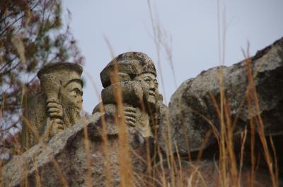 白鳳時代の石仏が残る・・・古法華（ふるぼっけ）自然公園の尾根道をハイキング