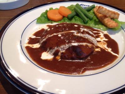 伊万里で、ランチと絵付け