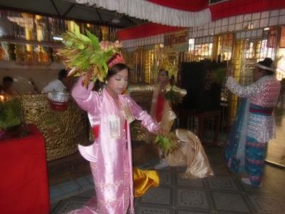 ヤンゴン2014･･･（4）古都バゴーで、オカマ霊媒師「ナッカドー」に会う