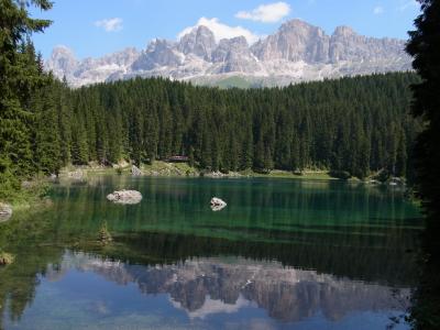 ヨーロッパの絶景を求めて一人旅☆イタリア・美しきドロミテ山塊～バスで巡るコルスタンガ峠とカレッツァ湖＆ボルツァーノ散策～