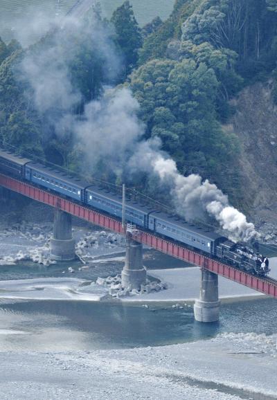 ＳＬの旅シリーズ第35回目,大井川鐵道本線 ”2014年 お正月バージョン 日章旗付の　C11 190号機”　