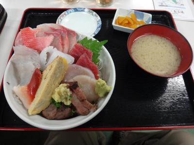 番外編　小田原魚市場食堂はまさに魚市場のまん中です。