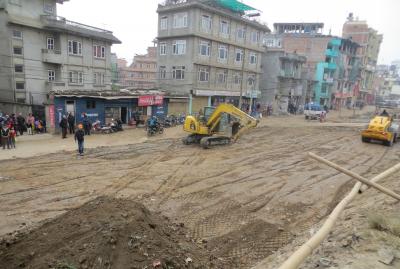 2014新春、ネパール旅行記(12/42)：1月23日(3)：パタン、ダルバール広場へ、工事中の大通り(広場？)