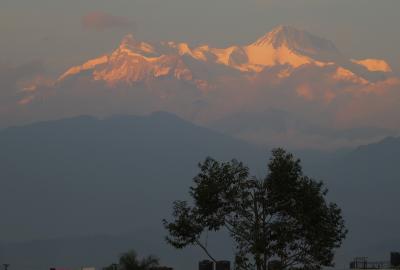 2014新春、ネパール旅行記(20/42)：1月23日(11)：ポカラ、ホテルの屋上から夕日とヒマラヤ連峰鑑賞
