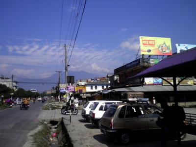 ネパール４６：　ポカラ　「シンハ温泉」行き　ローカルバス・チェック