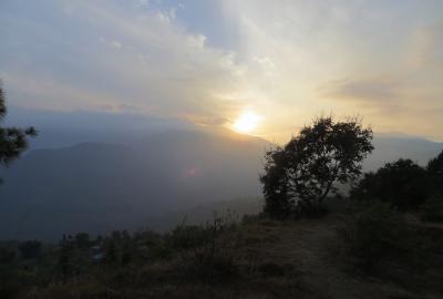 2014新春、ネパール旅行記(23/42)・1月24日(3)：ポカラ、ラムコットの丘の上から眺めたヒマラヤ連峰