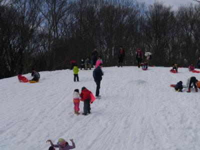 野川の大雪原（２）クジラ山の子供達。