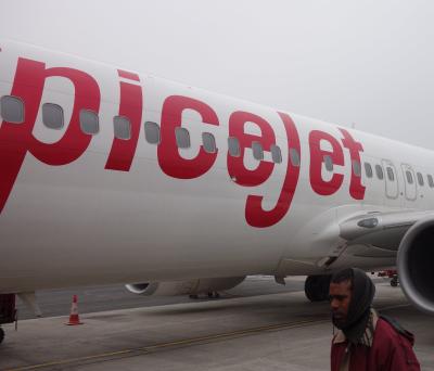 2013 インドへ　Shanghai・Delhi・Varanasi・Agra　ドメスティックターミナルとスパイスジェット 編