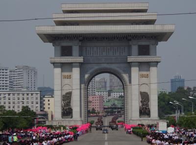 2013年北朝鮮旅行記その９　パレード、凱旋門、モランボン