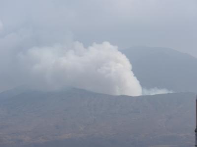 2014.1熊本出張2-黄砂のため眺望がきかない阿蘇，残念