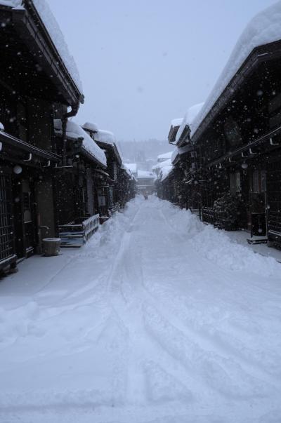雪の舞う高山の町。そこに住む人は変わらず温かかった。