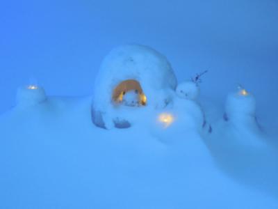 雪の中の中禅寺温泉カマクラまつり
