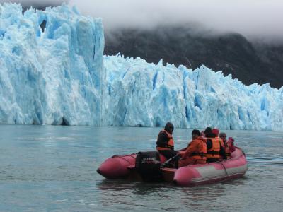 サン・ラファエル氷河クル-ズ　前日にコヤイケの旅行社に申し込み参加        Glaciar San Rafael　　