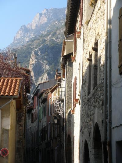 南西フランス3週間の旅　【５８】ヴィルフランシュ・ド・コンフランは石造りの趣のある村