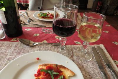 2014早春、南フランス等・4ヵ国(32/50)：3月1日(7)：フランス：鷹の巣村が見えるレストランでの昼食、美味しかった食事とワイン