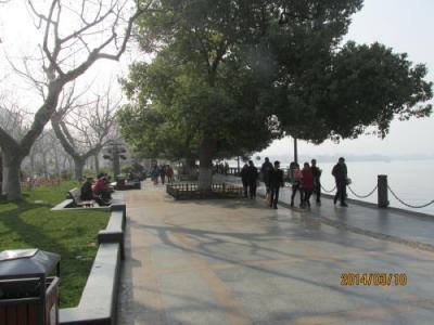 杭州の西湖東岸・涌金公園・遊歩道