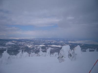 八甲田山の大パノラマ　～樹氷のオフピステで新雪（深雪）を食べる～