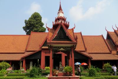 2014春、カンボジア旅行記2(5/47)：3月19日(2)：プノンペン、カンボジア王宮、プノンペン国立博物館、ガルーダ石像
