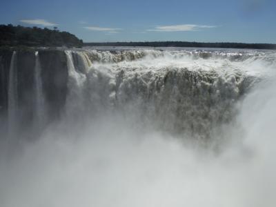 イグアスの滝（アルゼンチン) −エコ列車に乗って悪魔ののど笛に−