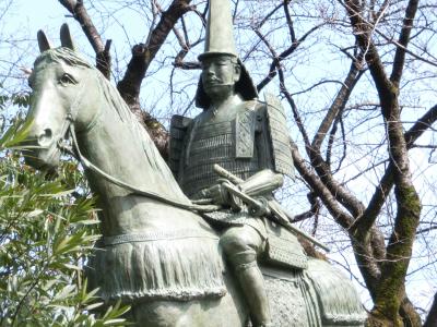 青春18きっぷ一人旅 北陸一泊二日 (2日目 高岡大仏、100名城の高岡城)