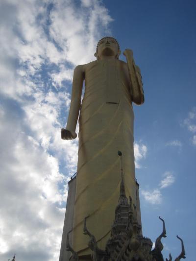 2013 タイ・ロイエット後半は時間つぶしに大仏見たり市場や市街をうろうろしました