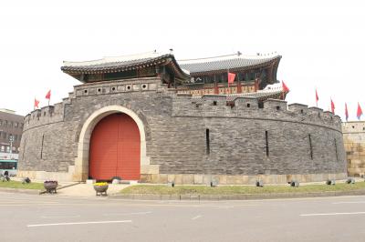 友人を訪ねつつソウルの定番をまわる旅【ソウル】2日目~世界遺産“水原華城”をぐるっと一周&教会の受難祭に参列~