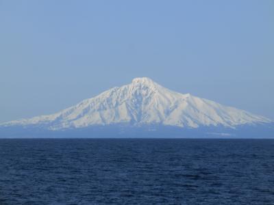 春隣　海に浮かぶ富士