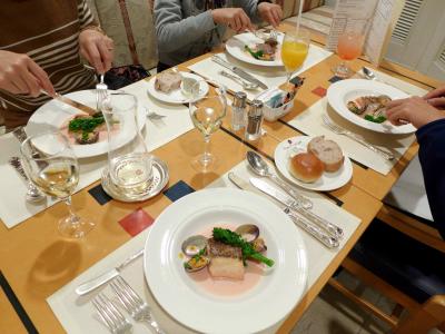 ０８．卒業旅行は大阪へ４泊　帝国ホテル大阪 フライングトマトカフェの夕食