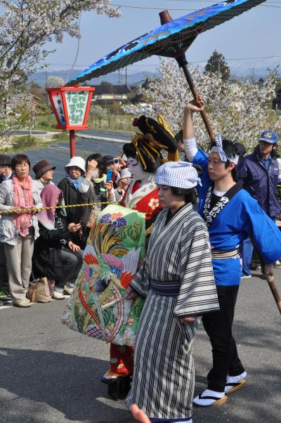 分水おいらん道中・つばめ桜まつり