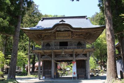 石巻に向かう途中、仮設住宅近くの芝桜を眺めながら。。。。