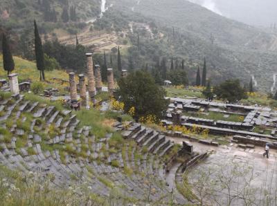 2014年　ギリシア旅行　雨のデルフィ遺跡