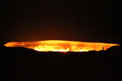 謎の国”トルクメニスタン　”４０年間以上燃え続けている地獄の門”