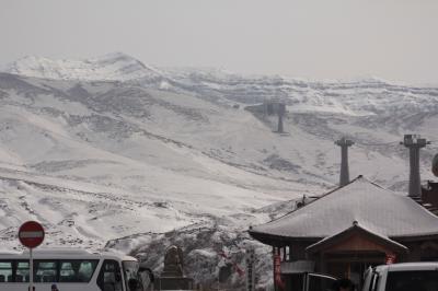 ANAワンダーアースで　ななつ星イン九州に乗車　その１６ 雪の草千里から中岳火口へ