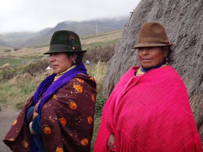 赤道直下の国　エクアドル：　　キロトア湖、　インディヘナのお宅訪問　（クイクイ必見！）