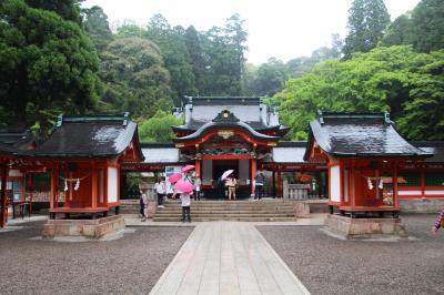 霧島神宮へ４年ぶり２度めは雨中の参拝。