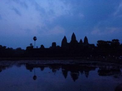 バンコク経由でカンボジア アンコールワットの旅（夜明け前のアンコール遺跡を拝む）2/6