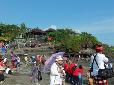母娘のインドネシア旅行　タナロット寺院