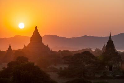ミャンマー・バンコクでビザ取得し船でマンダレーからバガンへ