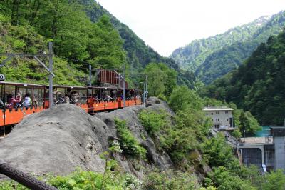 雪の大谷へ～立山黒部アルペンルート＆黒部渓谷トロッコ電車の旅！　１日目／黒部渓谷トロッコ電車