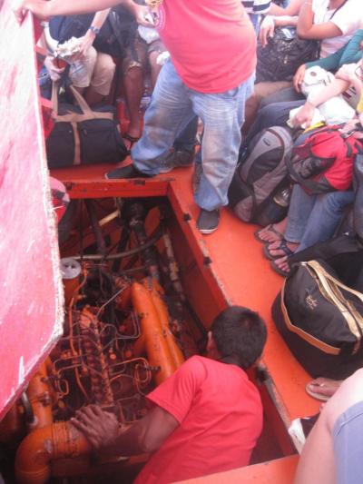 2014 プエルト・ガレラ２日目はのんびりしてマニラに戻ろうとしたら船のエンジンがいきなりイカれて、ちゃんと戻れるのか！？