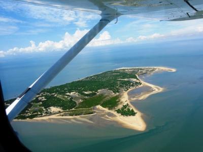 チャーター機でイニャカ島へ！マプート沖の美しい島