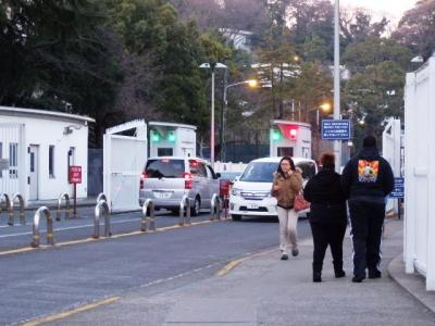 日本の旅　関東地方を歩く　神奈川横須賀市の在日アメリカ海軍横須賀基地（よこすかきち）、横須賀港（よこすかこう）、横須賀駅（よこすかえき）周辺