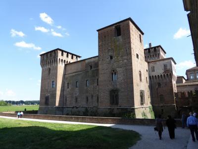 初夏の優雅な北イタリア旅行♪　Ｖｏｌ１４（第２日目午後）　☆マントヴァ(Mantova)：優雅なサン・ジョルジョ城(Castello di San Gorgio)を鑑賞♪