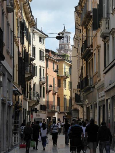 初夏の優雅な北イタリア旅行♪　Ｖｏｌ２５（第３日目午前）　☆ベローナ（Verona)：銀座のマッツィーニ通り（Via Mazini)を歩く♪