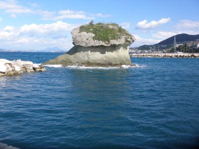 アマルフィ海岸、シチリア島、イスキア島、アッシジの春をめぐる旅　【５６】　ラッコ・アメーノの海岸で